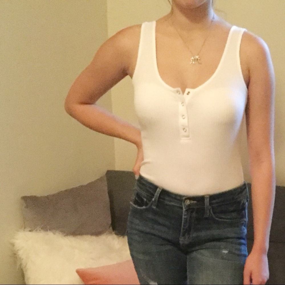 CLEARANCE SALE-FIRM‼️ Ribbed Henley Bodysuit